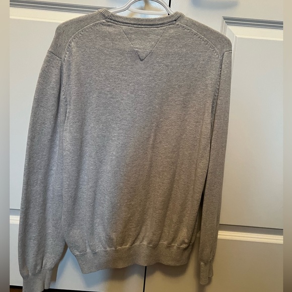 Tommy Hilfiger Long Sleeve Pull Over Sweater - Picture 2 of 3